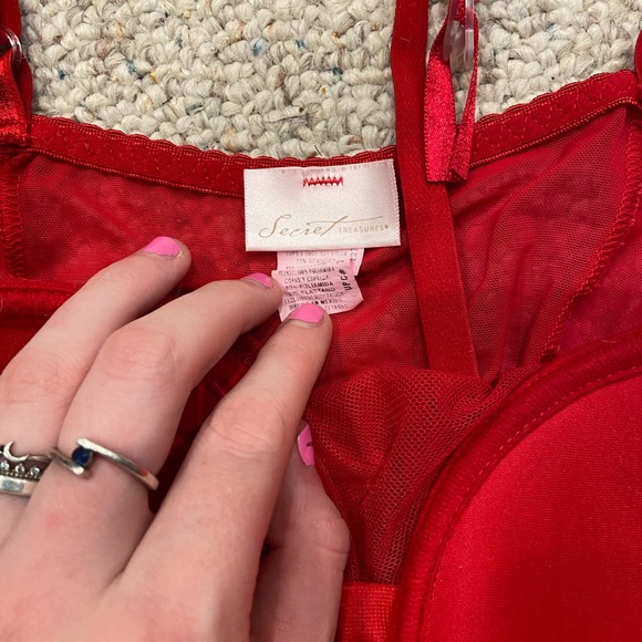 Red bra - Picture 2 of 2